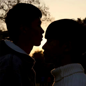 国模女同拉拉图片欣赏
